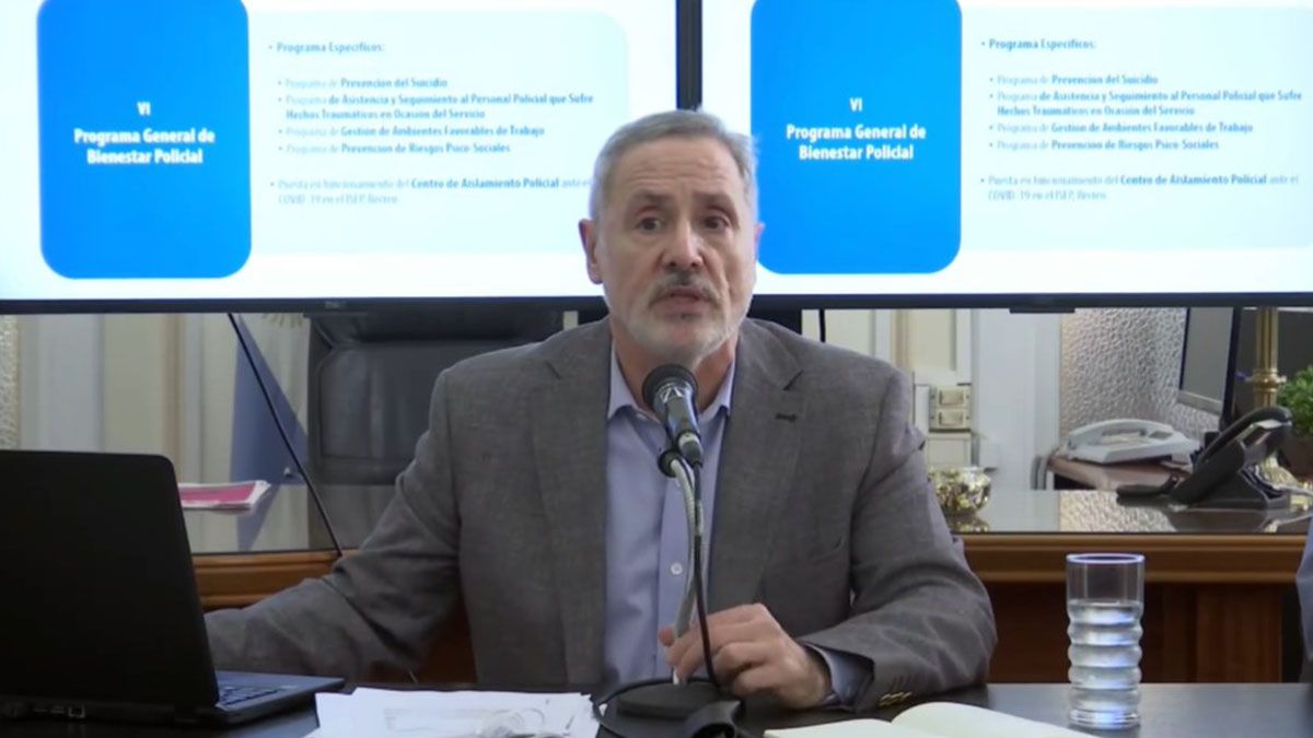 Frente a un conflicto policial en ascenso en Rosario, el ministro Sain ayer anunció medidas de recomposición salarial para la policía.