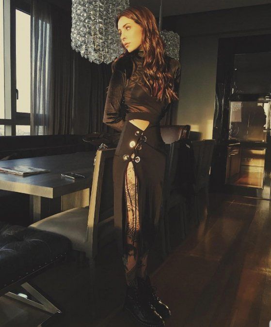 CANDE, BELLISIMA EN SU CASA.