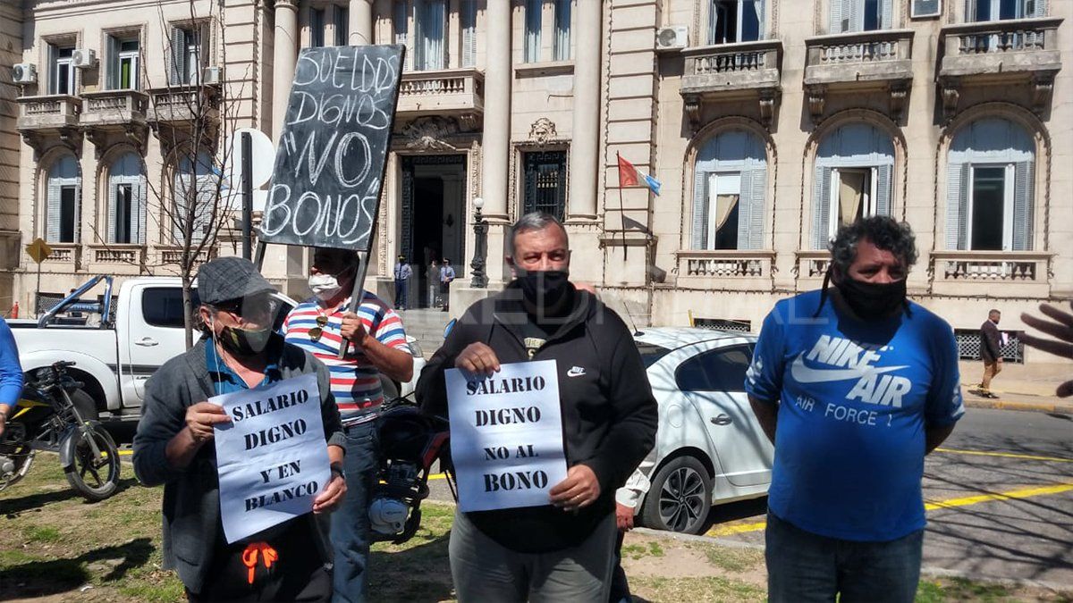 Los manifestantes entregaron un petitorio