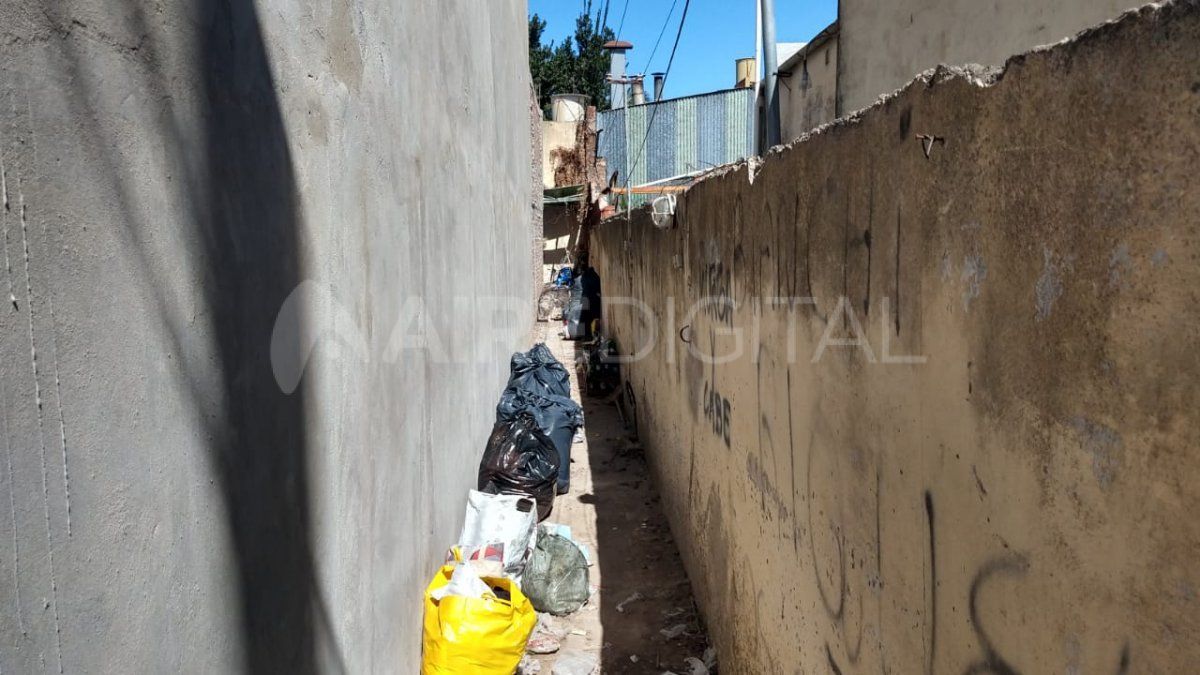 El pasillo de la casa desalojada en Salvador del Carril al 1.800.