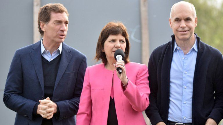 La presidenta del PRO, Patricia Bullrich, junto al jefe de Gobierno porteño, Horacio Rodríguez Larreta y el vicejefe Diego Santilli.