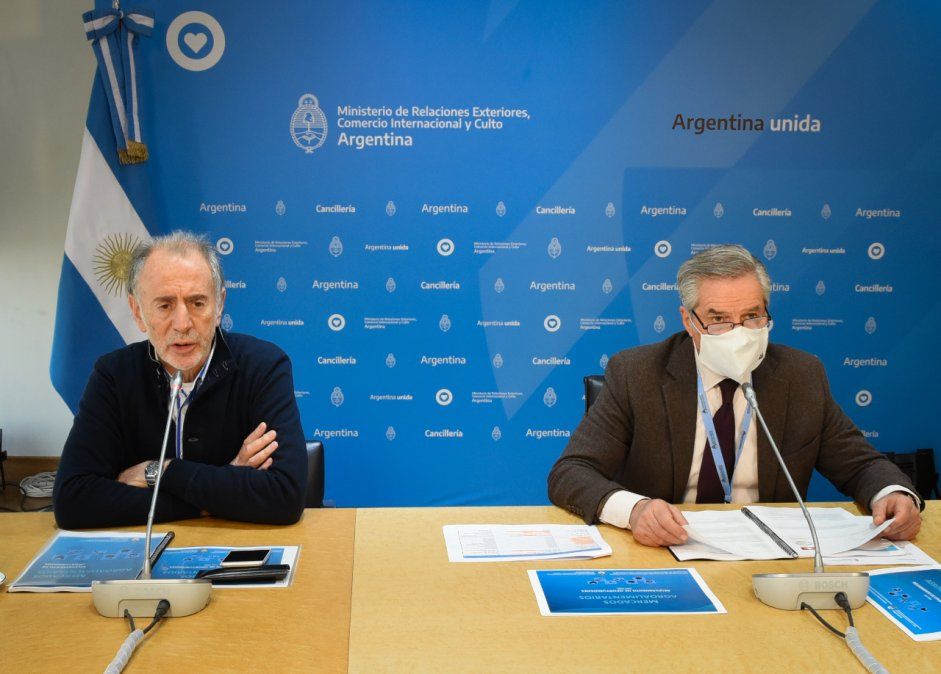 El secretario de Relaciones Económicas Internacionales, Jorge Neme (izq.) junto al canciller Felipe Solá (der.).