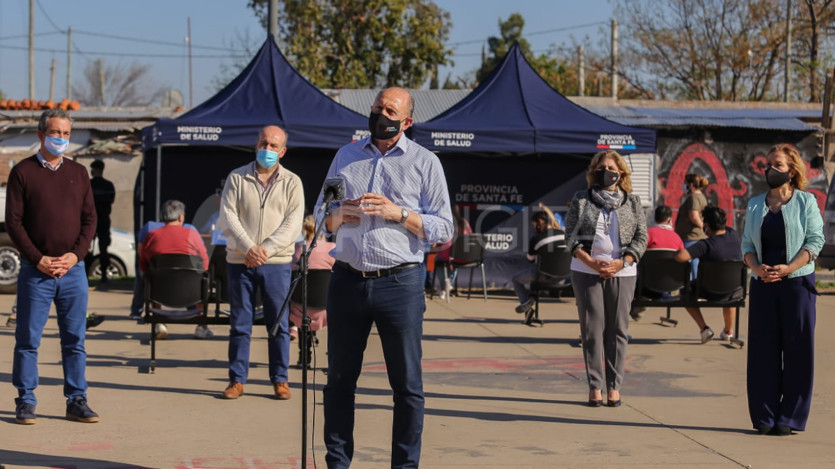 "Tenemos que convivir con este virus", reconoció Perotti.