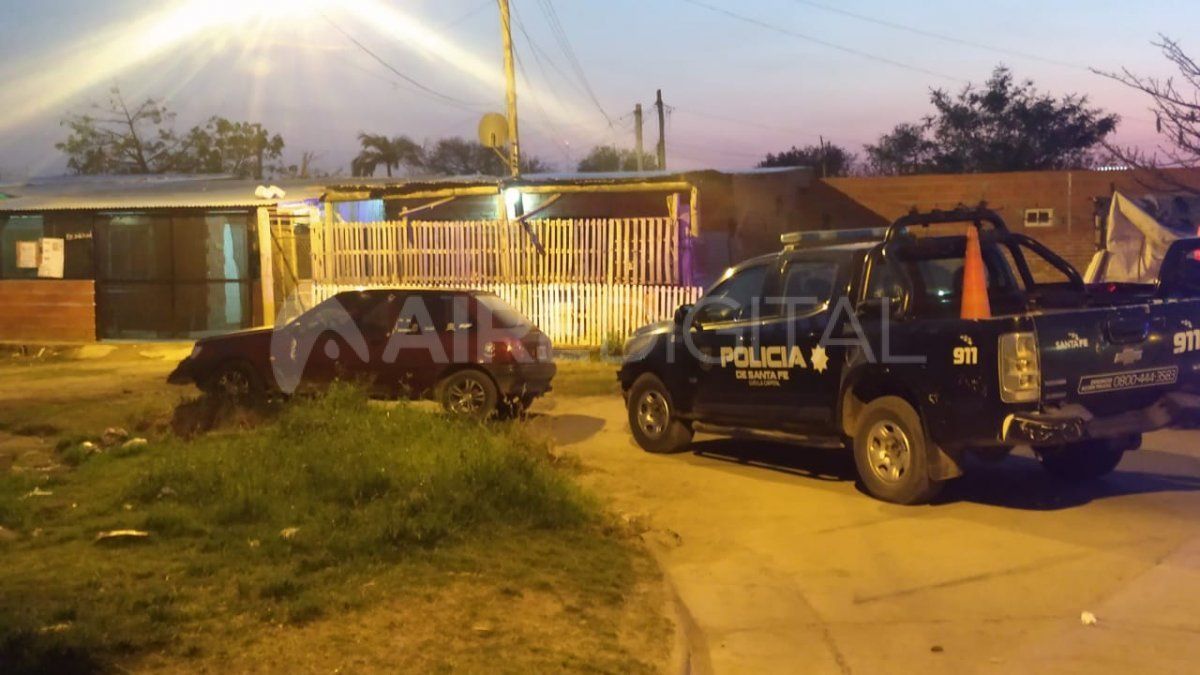 La policía detuvo la marcha del Ford Fiesta en Pasaje Santa Fe y Lavaisse