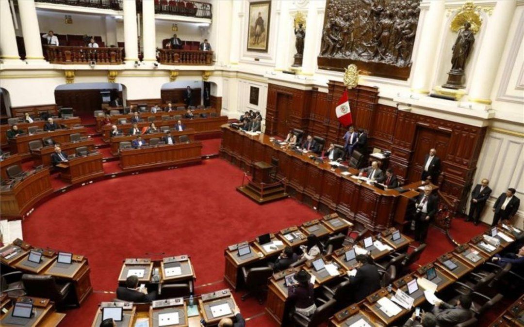 El Congreso de Perú necesita 87 votos para destituir a Vizcarra, que carece de partido y bancada.