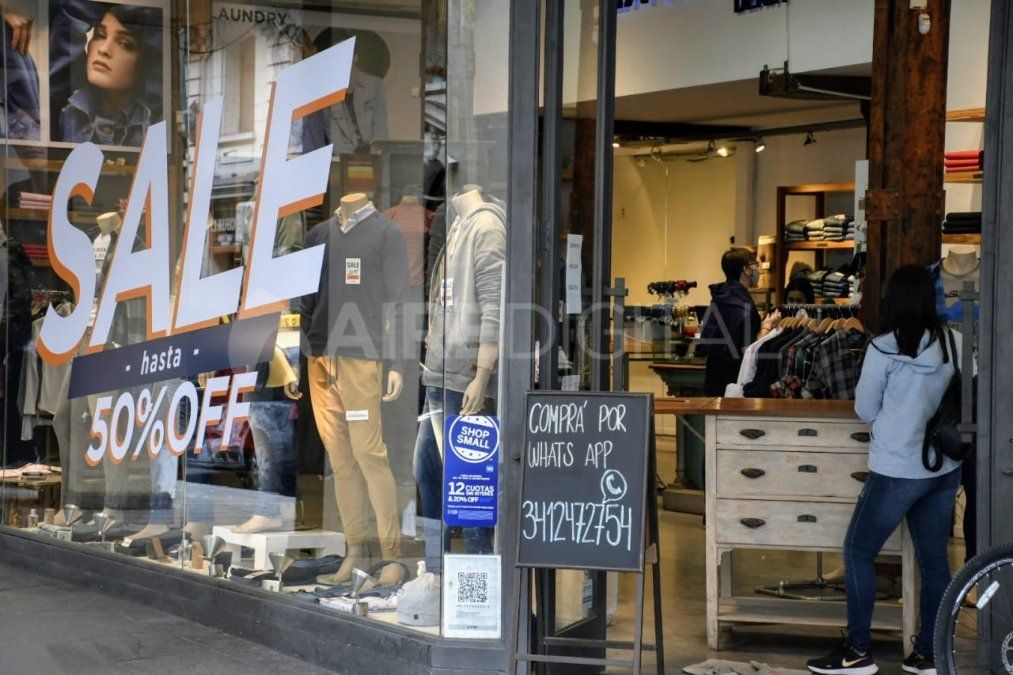 En Rosario, los locales podrán vender productos pero sin abrir sus puertas. 