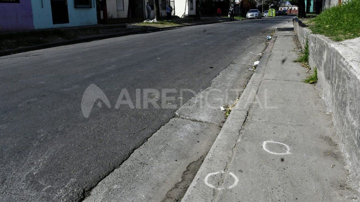 Maestros Santafesinos al 4700 - El hombre fue atacado a balazos desde un auto 