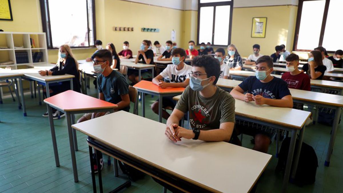 Los alumnos en Italia retomaron las clases, en pleno rebrote de casos de coronavirus pero con un importante mensaje de distanciamiento y conciencia social.