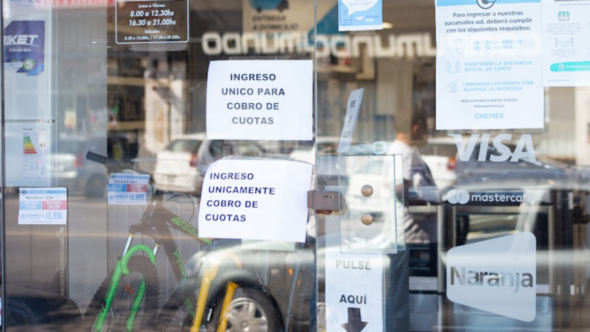 Ingresos restringidos en negocios de Aristóbulo del Valle