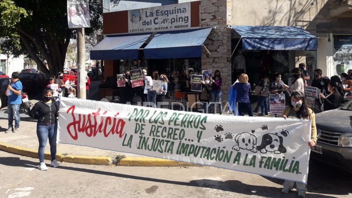 Manifestación en la ciudad de Santa Fe en pedido de la liberación de los perros involucrados en el caso Diego Román.