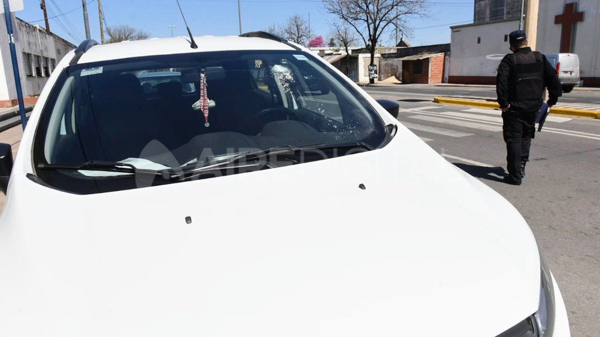 En el mediodía de este lunes se produjo un feroz enfrentamiento frente al cementerio La Piedad, en la ciudad de Rosario.