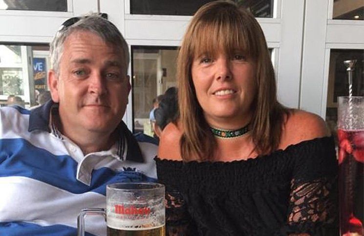 Andrew Jones y su esposa Rhiannon