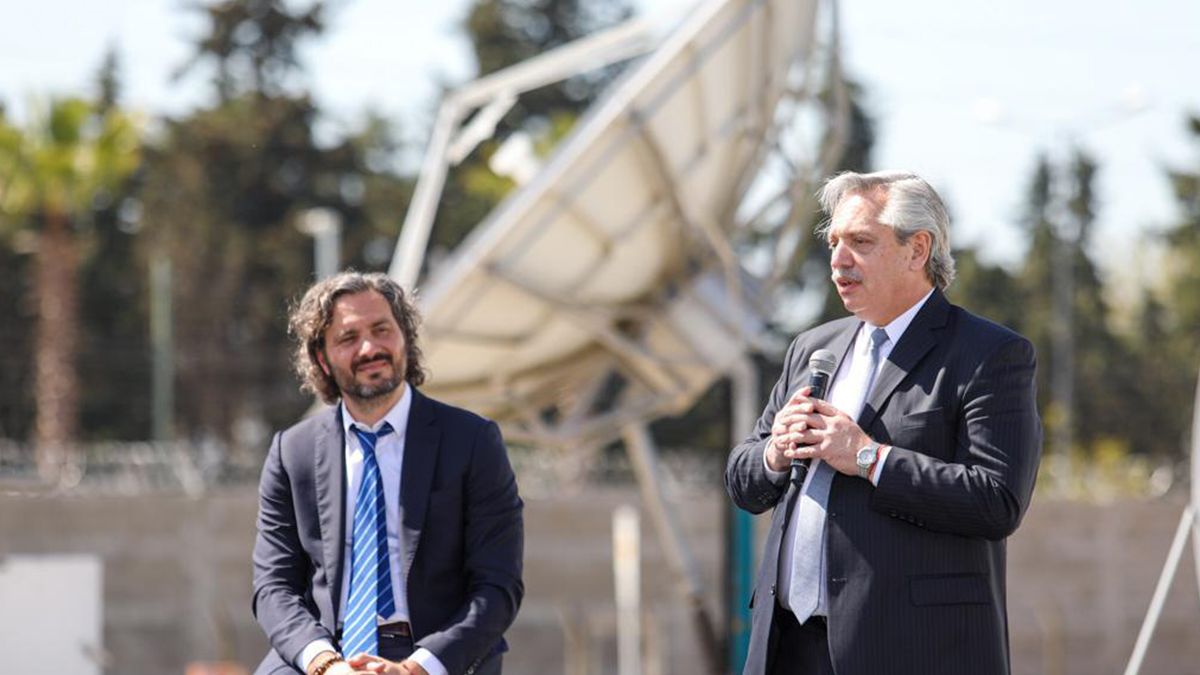 El Plan Conectar contempla el desarrollo, construcción y puesta en órbita de un nuevo satélite que contribuirá al desarrollo de esa industria de telecomunicaciones, y reducirá la brecha digital brindando conectividad satelital de alta calidad a 200 mil hogares rurales.