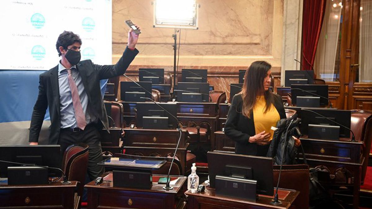 “Son los últimos tres jueces que están sentados sobre causas kirchneristas. El siguiente paso es declarar nulo todo lo que fallaron estos jueces, van a decir que no están conforme a derecho”, planteó Laura Rodríguez Machado, vicepresidenta del Senado