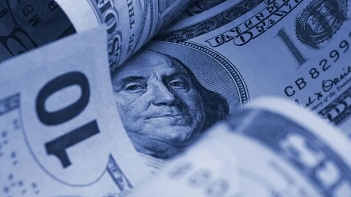 El dólar blue baja a $140 este jueves tras el nuevo cepo.