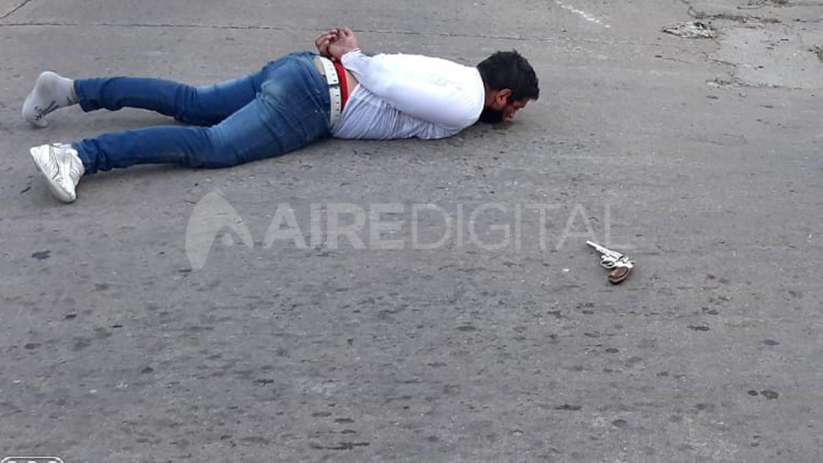 "Perdió". Uno de los ladrones al momento de ser detenido por los investigadores. 