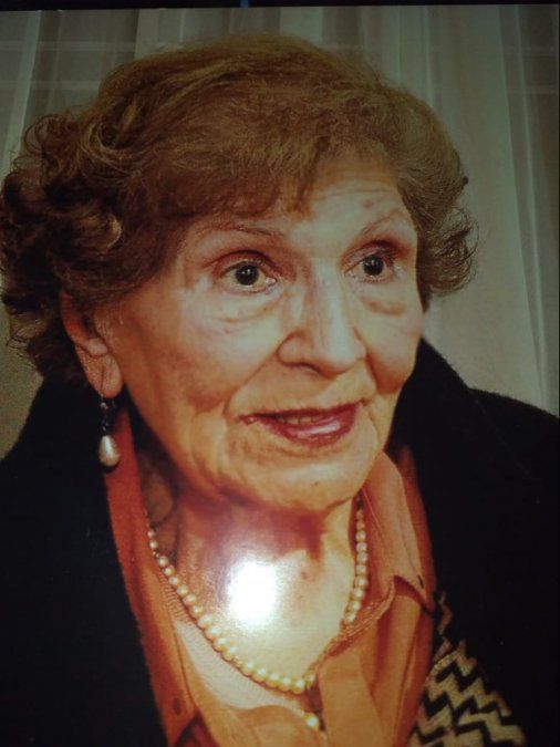 Francisca se jubiló como directora de escuela y enviudó en 1984