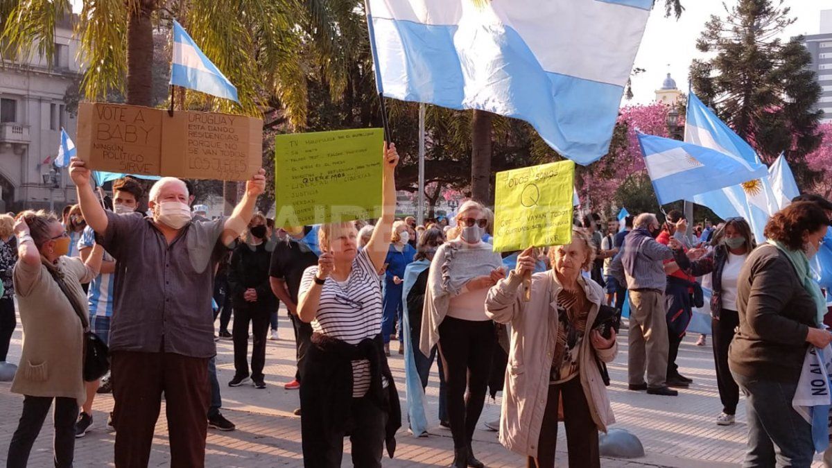 Así se manifestaban santafesinos contra las medidas del gobierno nacional y provincial.