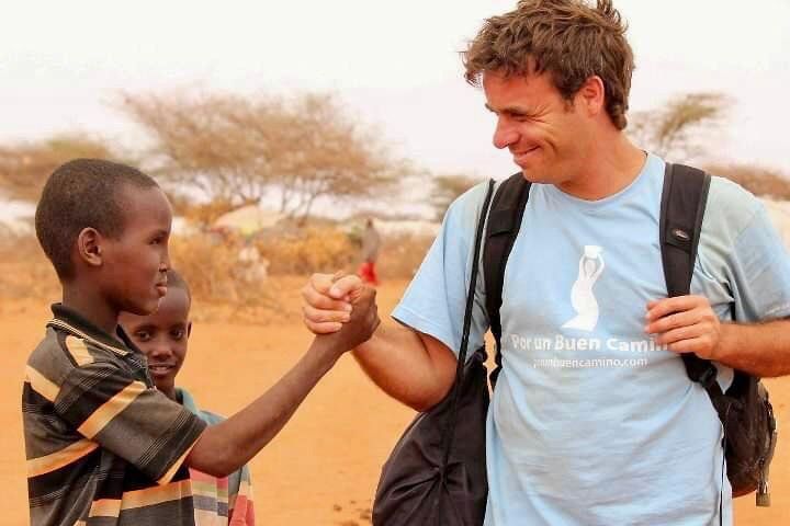 RETTORI ES UN FOTOGRAFO QUE TRABAJO EN MUCHOS PAISES DE AFRICA.