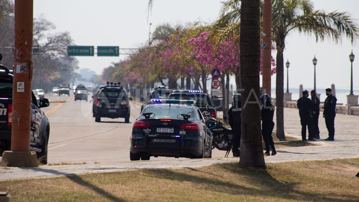 Patrulleros en inmediaciones del puente colgante