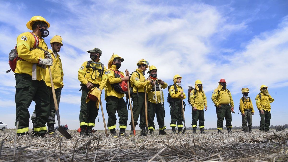 Actualmente son 50 los brigadistas trabajando en los incendios del Delta del Paraná: 25 desde Alvear y 25 desde Puerto Gaboto.