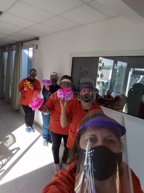 Las trabajadoras de la residencia de ancianos de Gobernador Crespo prepararon los festejos.