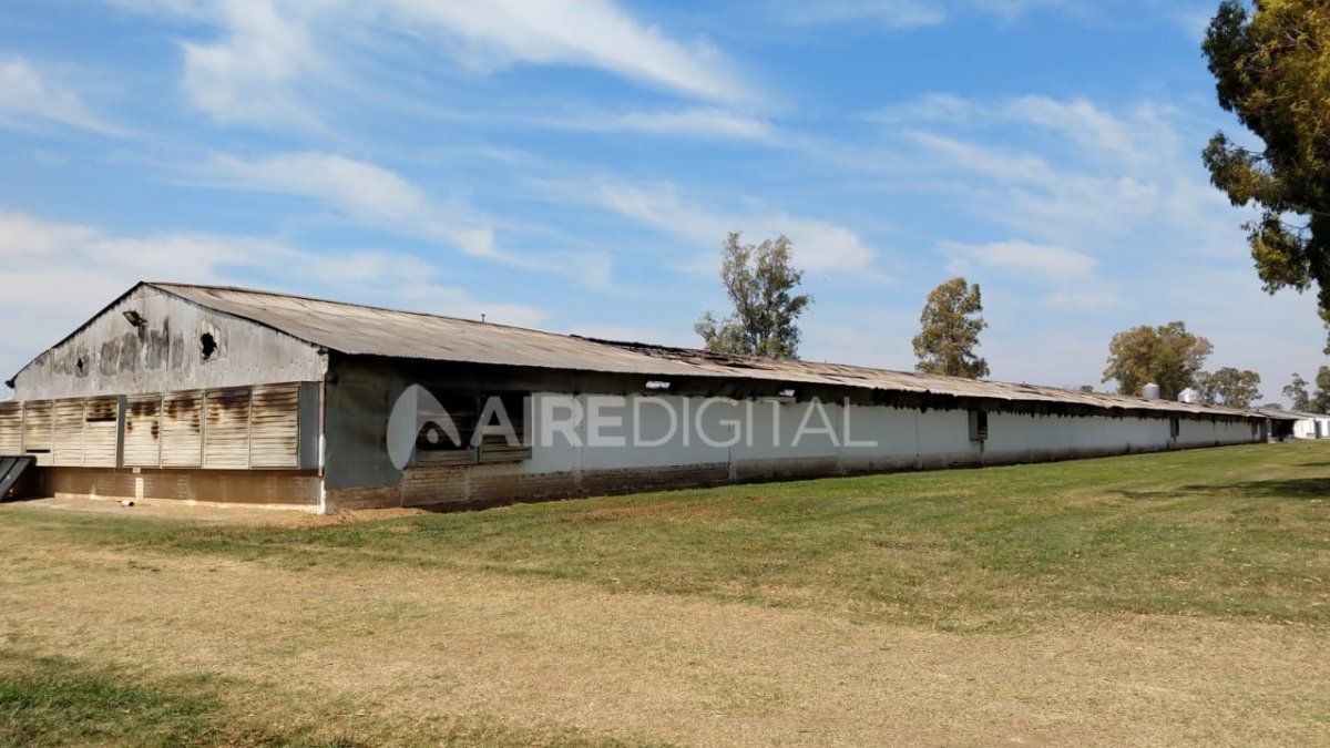El galpón afectado por el fuego quedó muy deteriorado. 
