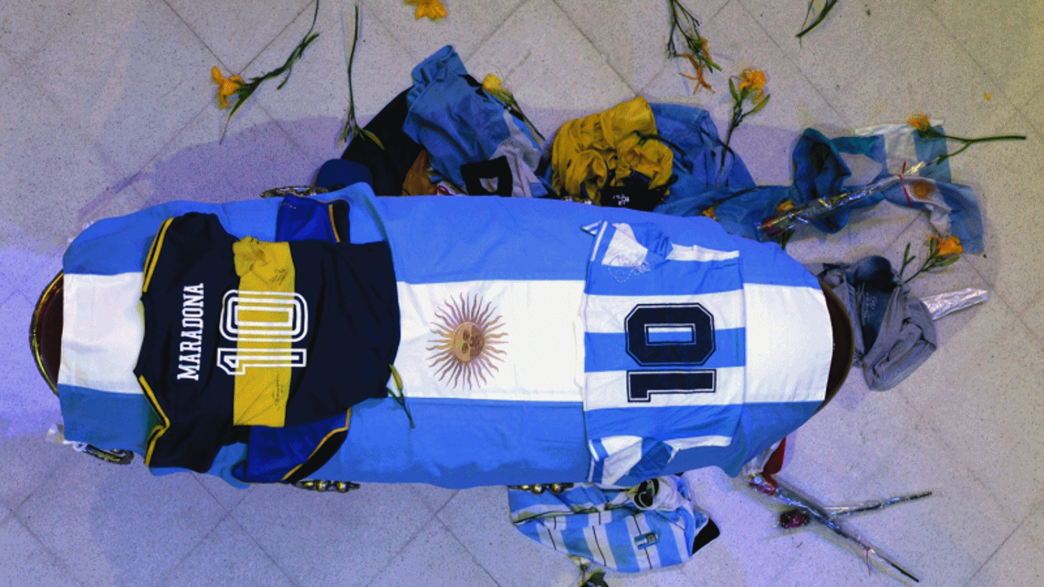 miles de argentinos despidieron a diego maradona en la casa rosada miles de argentinos despidieron a diego maradona en la casa rosada