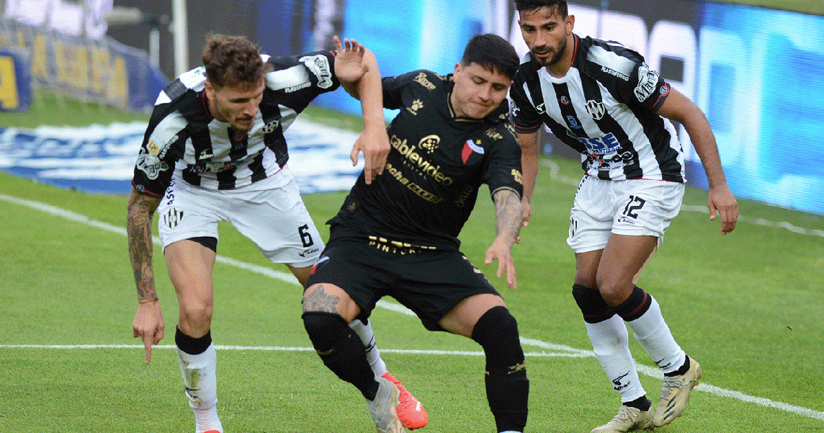 Los delanteros de Colón no atraviesan un buen momento y el equipo padece la falta de gol en el Torneo de la Liga Profesional.