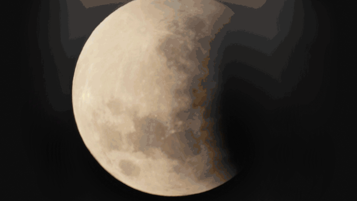 Santa Fe vivió el eclipse lunar más largo del siglo. Santa Fe vivió el eclipse lunar más largo del siglo.