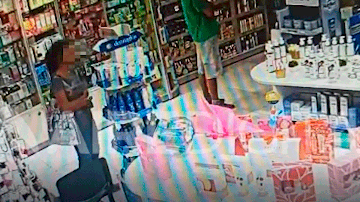 Audaz mechera robó un secador de pelo y cuatro protectores solares en una farmacia en pleno bulevar.