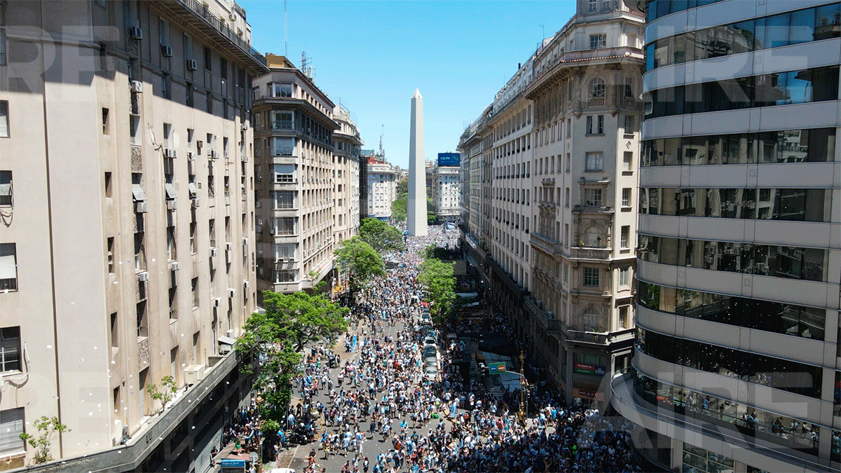 Millones de personas salieron a las calles luego del triunfo argentino en cada ciudad y en cada pueblo del país.