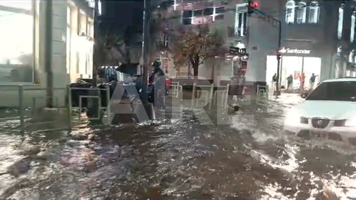 Videos: así estaba Bulevar Gálvez en el momento en el que llovió con mayor intensidad en la ciudad de Santa Fe