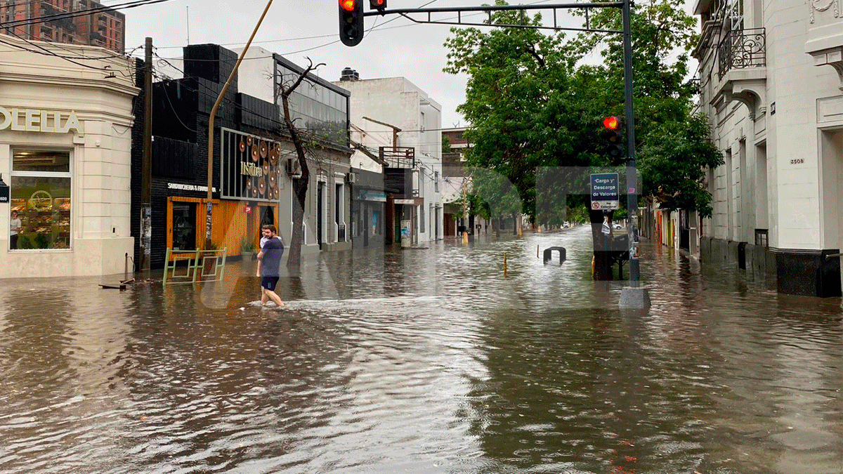 Las calles de Santa Fe se encuentran cubiertas de agua 