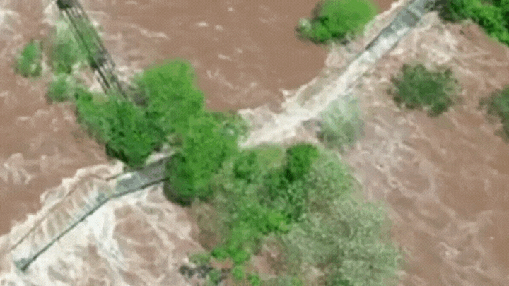 VIDEO: cedieron las pasarelas de las Cataratas del Iguazú por la crecida del Río Iguazú y hay alerta extrema