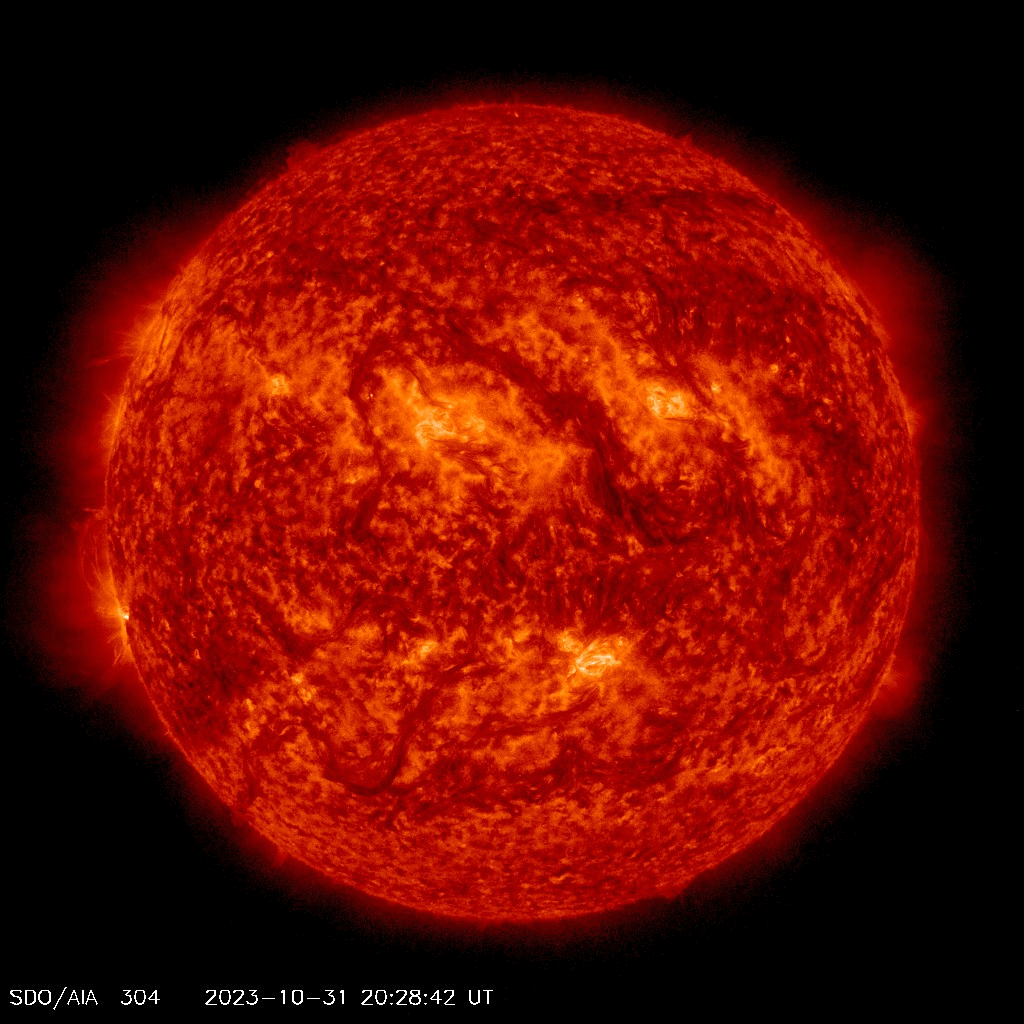Un filamento magnético solar entró en erupción. Un filamento magnético solar entró en erupción.