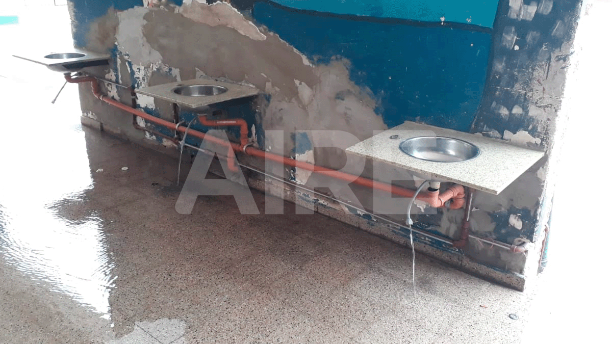Personal de la escuela tuvo que cortar el suministro de  luz y agua. 