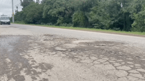 El mal estado en el camino del Acceso Norte a Santo Tomé genera inconvenientes para los automovilistas.