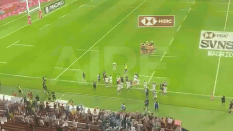 Los Pumas 7s le ganaron a Australia por 14-5 y desataron la locura de la hinchada argentina en las tribunas del Wanda Metropolitano de Madrid. Las imágenes exclusivas de AIRE.