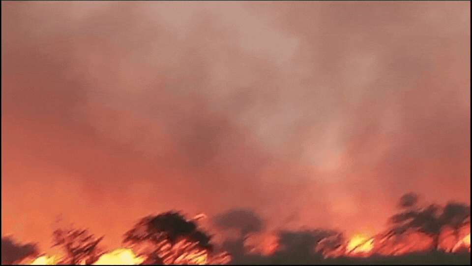 El incendio amenaza a las comunidades rurales mientras los equipos de emergencia luchan contra condiciones extremas.&nbsp;