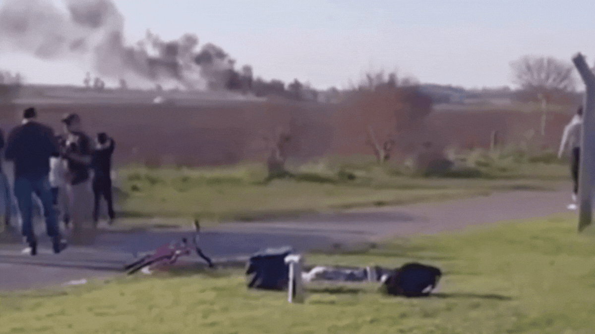 Dos santafesinos murieron tras estrellarse una avioneta durante un festival aéreo en Córdoba.