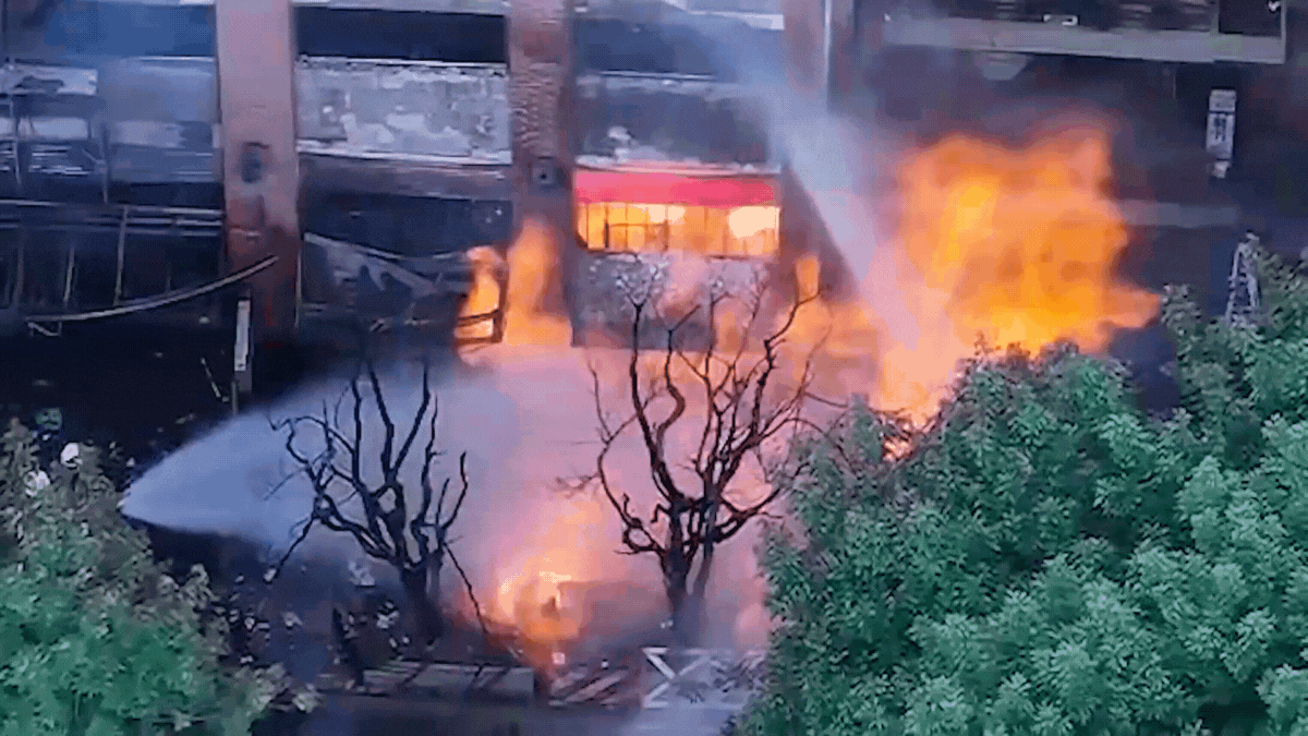 Las llamas alcanzaron hasta 12 metros de altura tras la rotura de un caño de gas en Caballito.