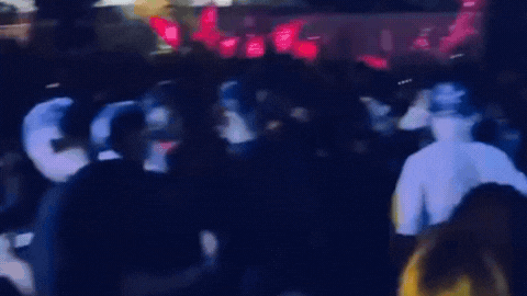 Los organizadores del evento habían pedido habilitación para 500 personas y se calcula que en lugar había más de 1.600 asistentes. Los organizadores del evento habían pedido habilitación para 500 personas y se calcula que en lugar había más de 1.600 asistentes.