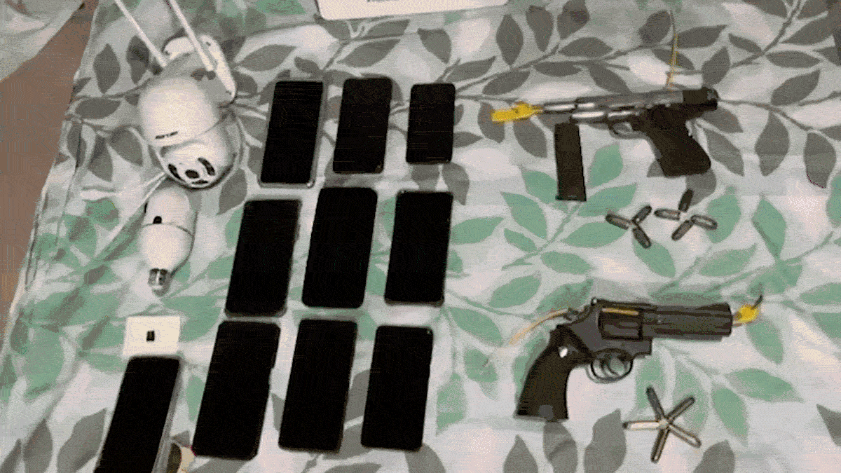 Dos detenidos en allanamientos por microtráfico en la ciudad de Santa Fe. Dos detenidos en allanamientos por microtráfico en la ciudad de Santa Fe.