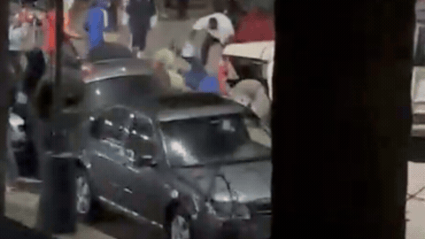 Los reclamos por disturbios nocturnos volvieron a encender la preocupación en el barrio Las Flores de la ciudad de Santa Fe. Los reclamos por disturbios nocturnos volvieron a encender la preocupación en el barrio Las Flores de la ciudad de Santa Fe.