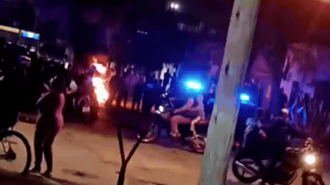 Serios incidentes se registran en el barrio Centenario de la ciudad de Santa Fe este viernes por la tarde noche Serios incidentes se registran en el barrio Centenario de la ciudad de Santa Fe este viernes por la tarde noche