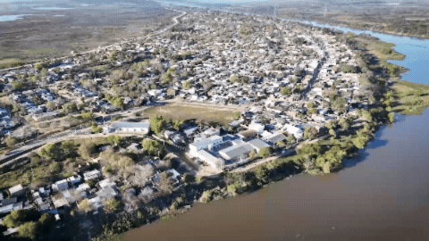 Se calcula que cerca de 20.000 personas viven en el distrito de Alto Verde, una zona que ante crecidas extraordinarias queda totalmente rodeada por el agua. Se calcula que cerca de 20.000 personas viven en el distrito de Alto Verde, una zona que ante crecidas extraordinarias queda totalmente rodeada por el agua.