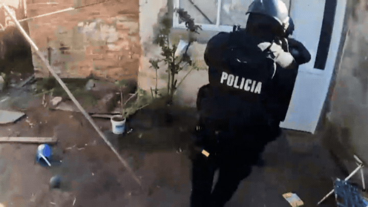 Los procedimientos fueron realizados por la Policía de Investigaciones en distintos puntos de la ciudad, en el marco de una investigación impulsada por la Unidad Fiscal Especializada en Microtráfico. Los procedimientos fueron realizados por la Policía de Investigaciones en distintos puntos de la ciudad, en el marco de una investigación impulsada por la Unidad Fiscal Especializada en Microtráfico.