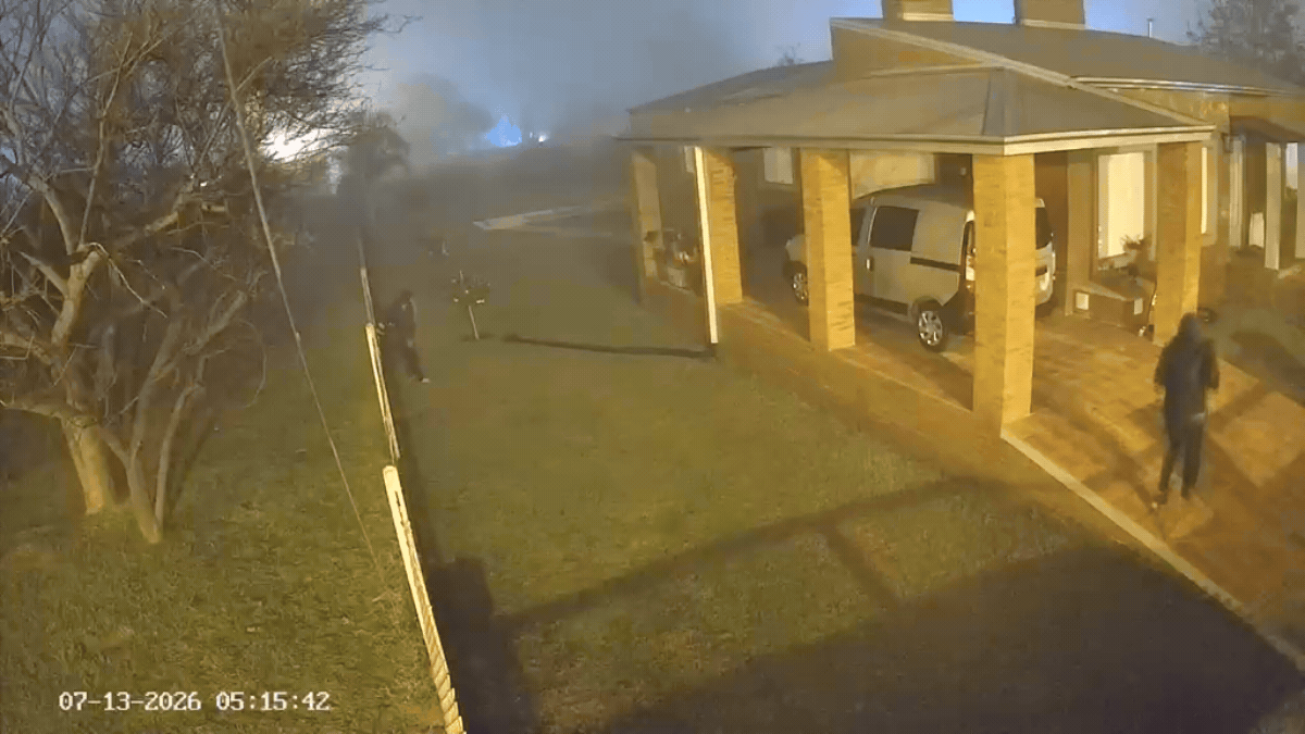 Tres personas intentaron ingresar a robar a una vivienda ubicada sobre calle Los Jazmines, en las inmediaciones de la Ruta Provincial 1. Tres personas intentaron ingresar a robar a una vivienda ubicada sobre calle Los Jazmines, en las inmediaciones de la Ruta Provincial 1.