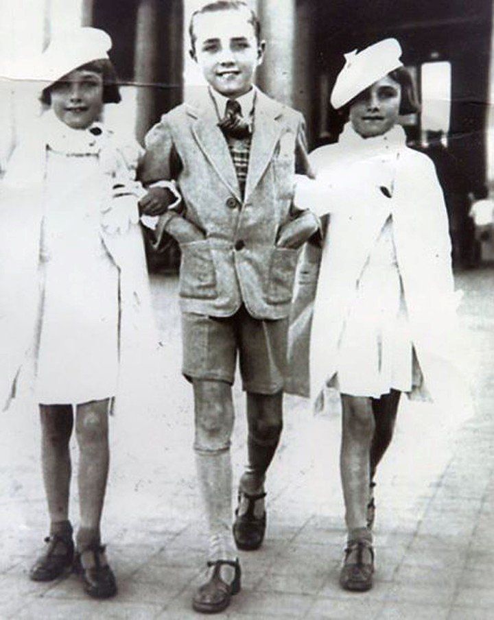José MartÃnez Suárez (âJosecitoâ, como todos lo llaman) junto a sus hermanas Silvia y Rosa MarÃa.